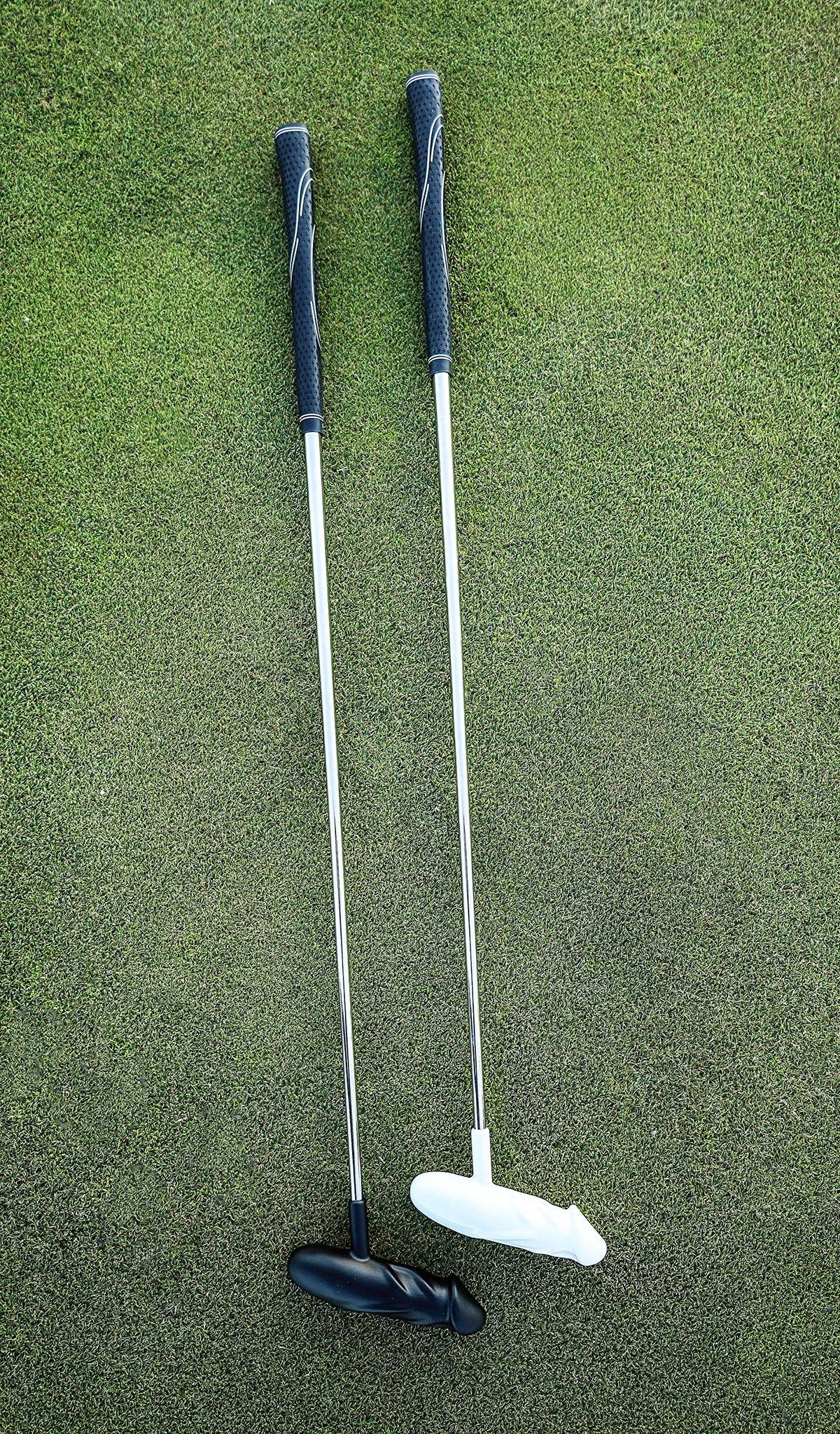 Classic Black & White Golf Putter with Graphite Shaft A920278